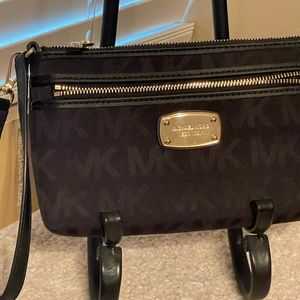 Michael Kors; Jet Set, large wristlet